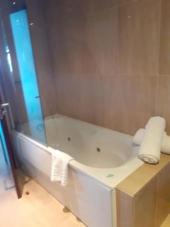 Bahia De La Plata Seafront Apartman Estepona 0*,  Spanyolország